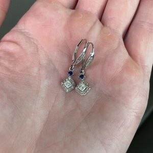 Vera wang drop earrings